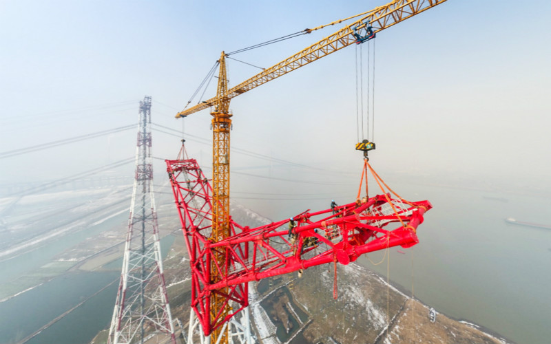 世界最长最高电压等级输电工程长江大跨越杆塔