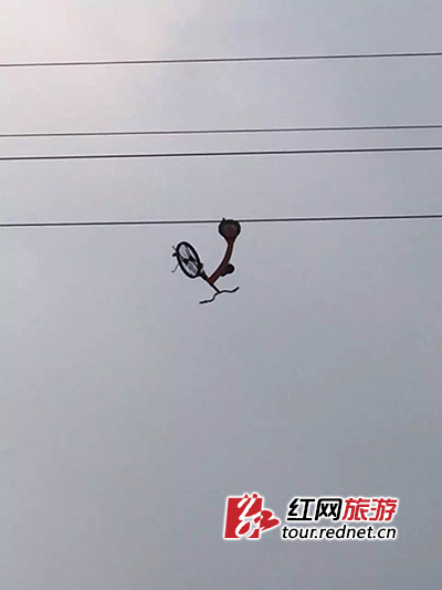 湖南：游客玩高空单车设备断裂 从280米高处坠亡(图)