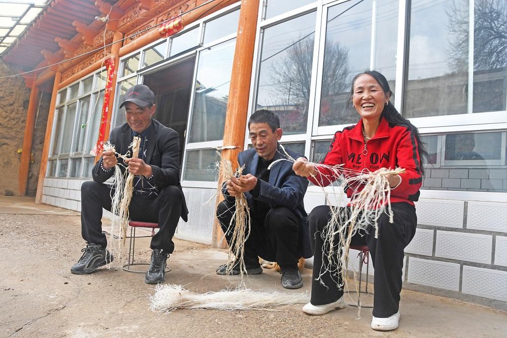 马国财：河湟传统牛角弓的“守艺人”