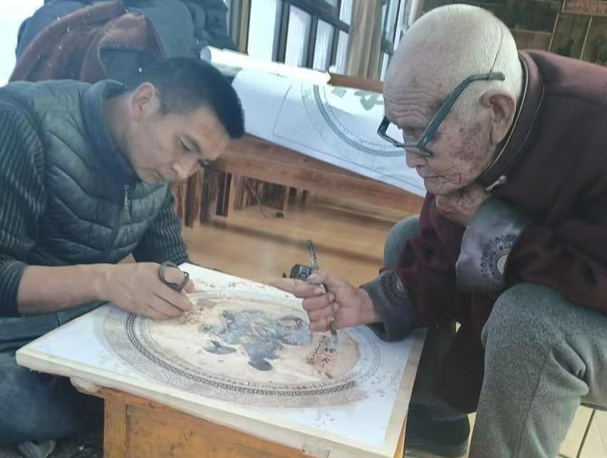 匠心·岁月·印痕——记同仁刻版印刷技艺传承者多杰