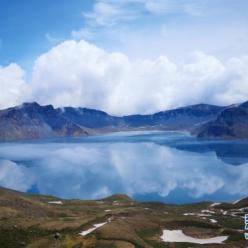 长白山景区迎来旅游旺季