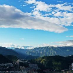 重庆巫山：雨后初霁美如画