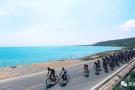【现场】】绕湖骑行185公里，只为遇到最美的“海滨藏城”