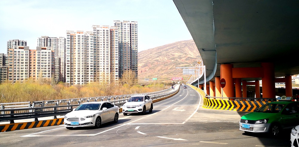 西宁市同仁路北延项目之西半幅桥梁实现通车(9092599)-20220406085211.jpg