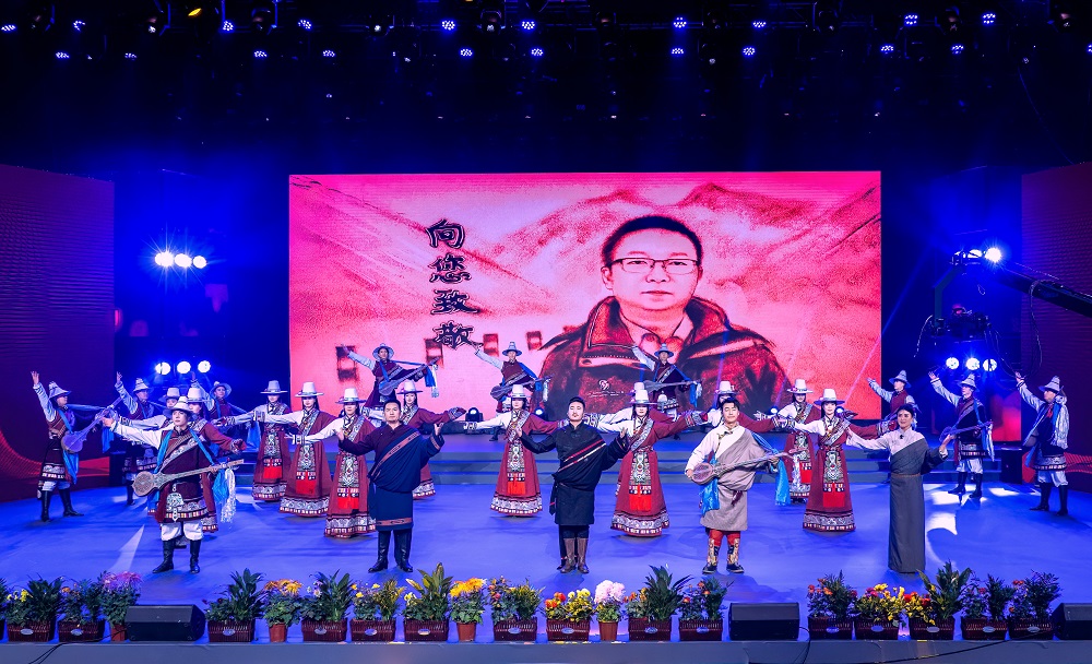 高原赤子的精神传递与价值确认