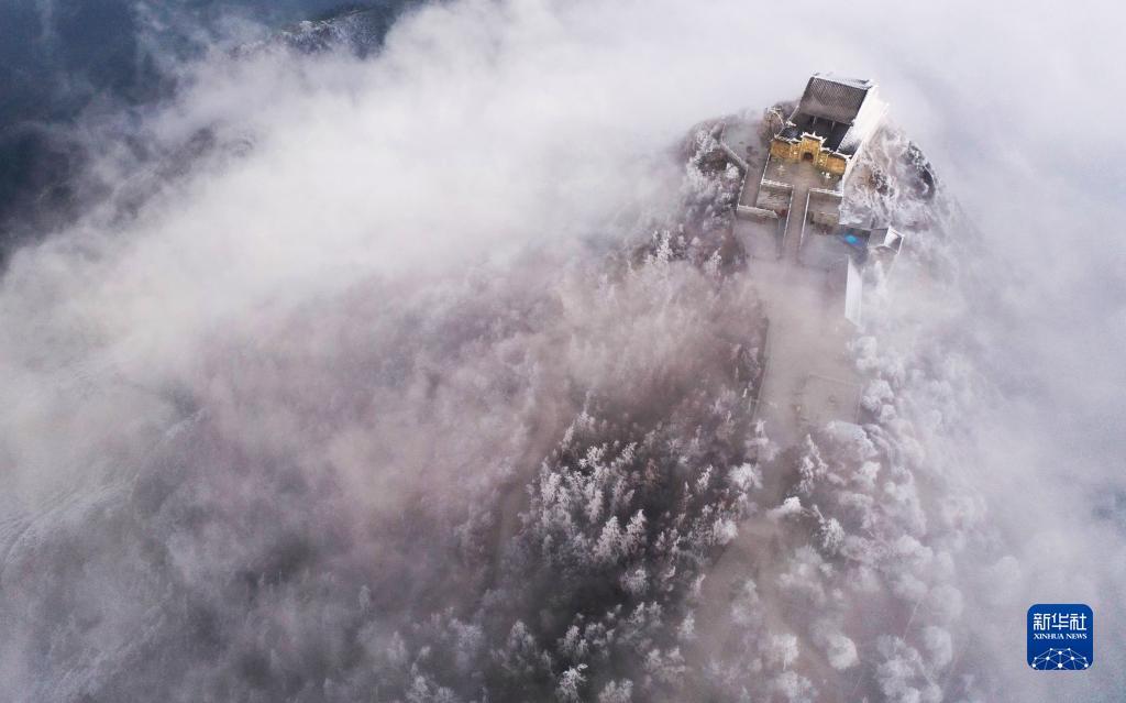 湖南衡阳：冰雪南岳美如画