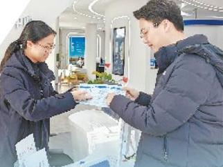“一把伞”的全周期呵护（法治头条·一线探访“高效办成一件事”）