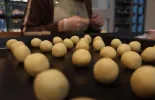 新春走基层|一家特殊烘焙屋的新年