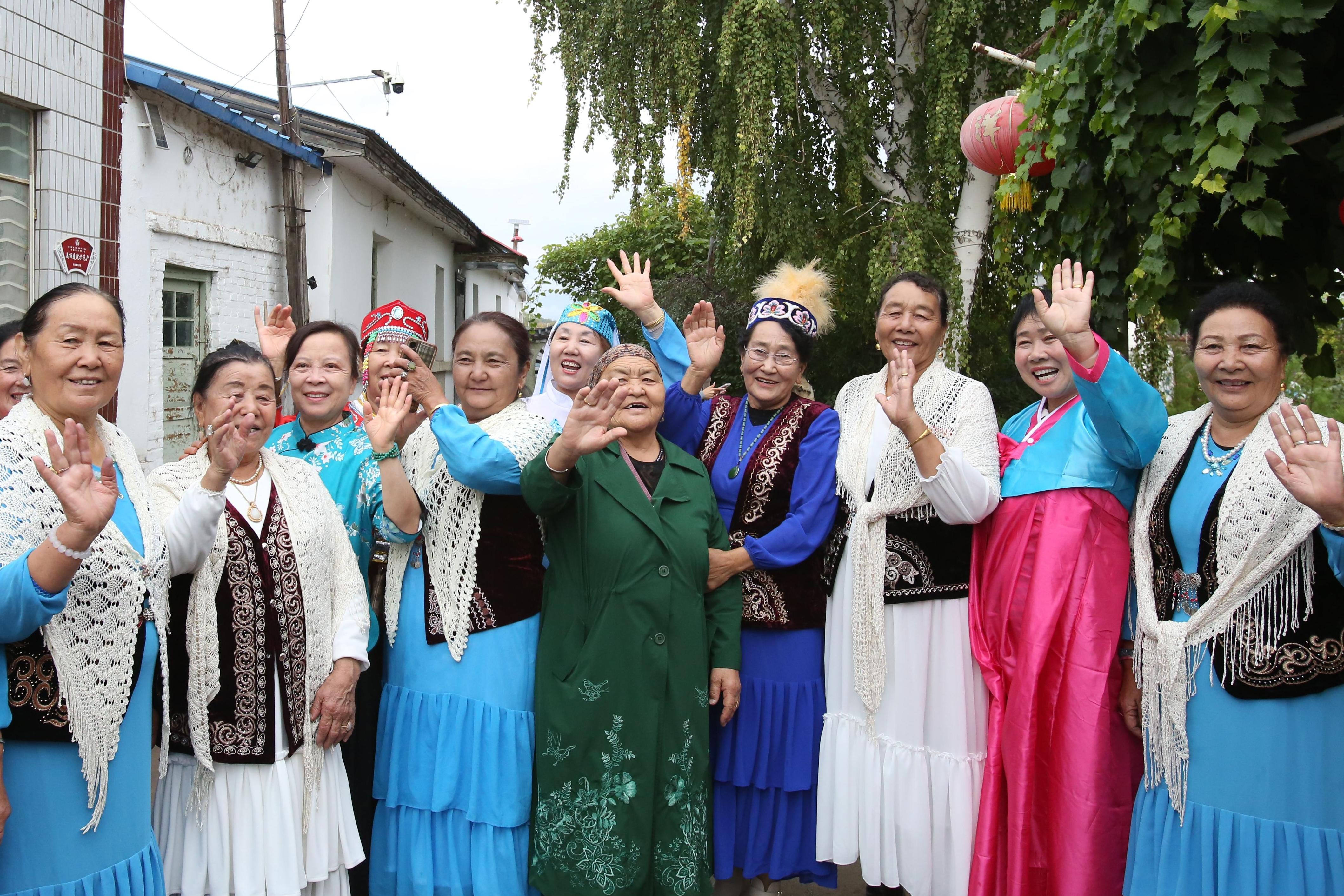 砥砺奋进七十载 天山南北谱华章|天山脚下“户儿家” 守望相助是一家