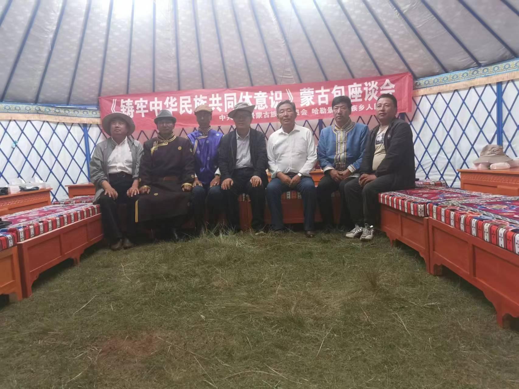 【石榴花开 籽籽同心】海北海晏哈勒景乡：民族团结一家亲  石榴花开幸福来