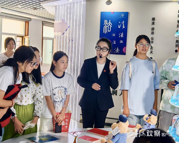 西宁尕寺巷社区：扣好“法治扣”   护航平安路