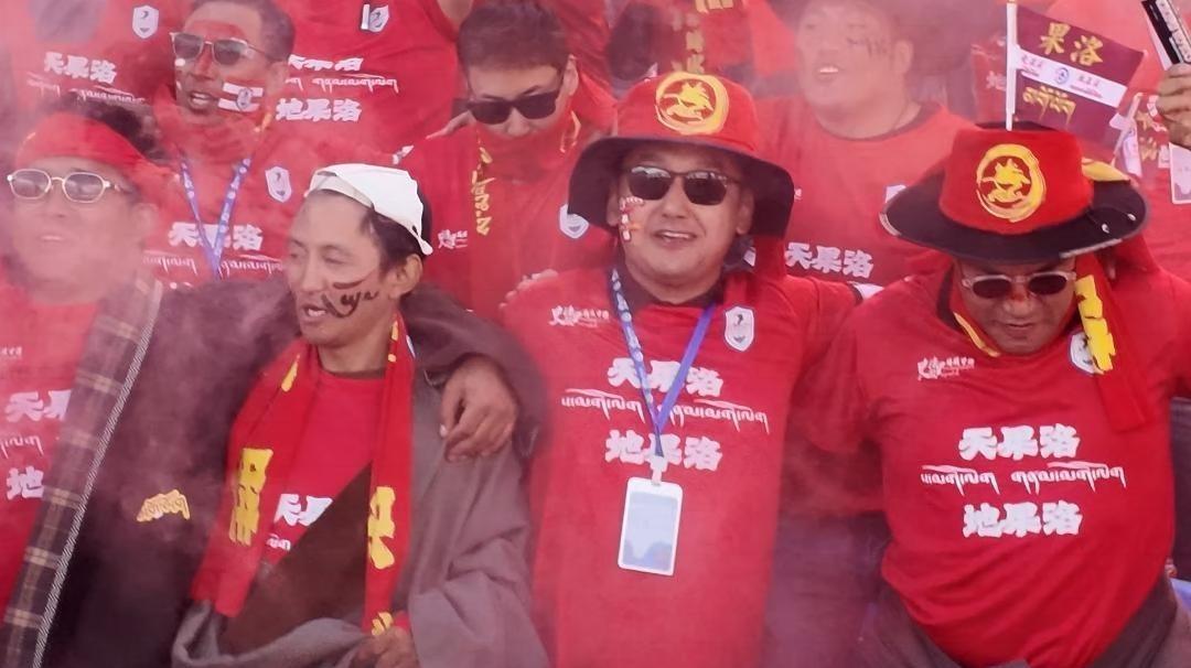 “青超联赛”果洛主场歌舞燃情！球迷欢呼如潮