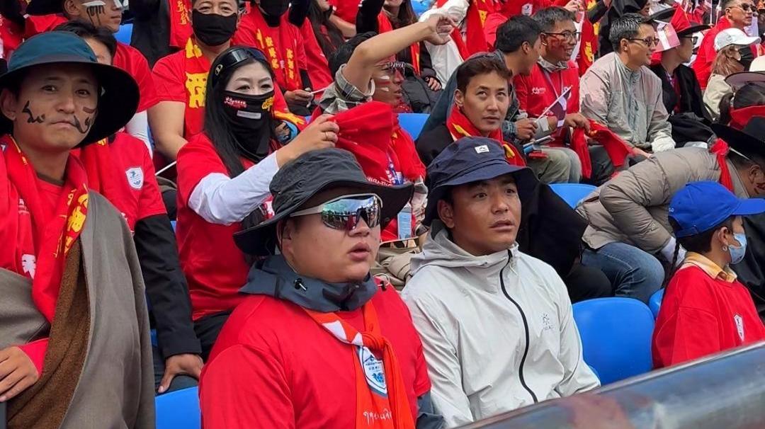 赛场拼搏绽放青春光芒西宁雪豹队1:0险胜果洛格萨尔队