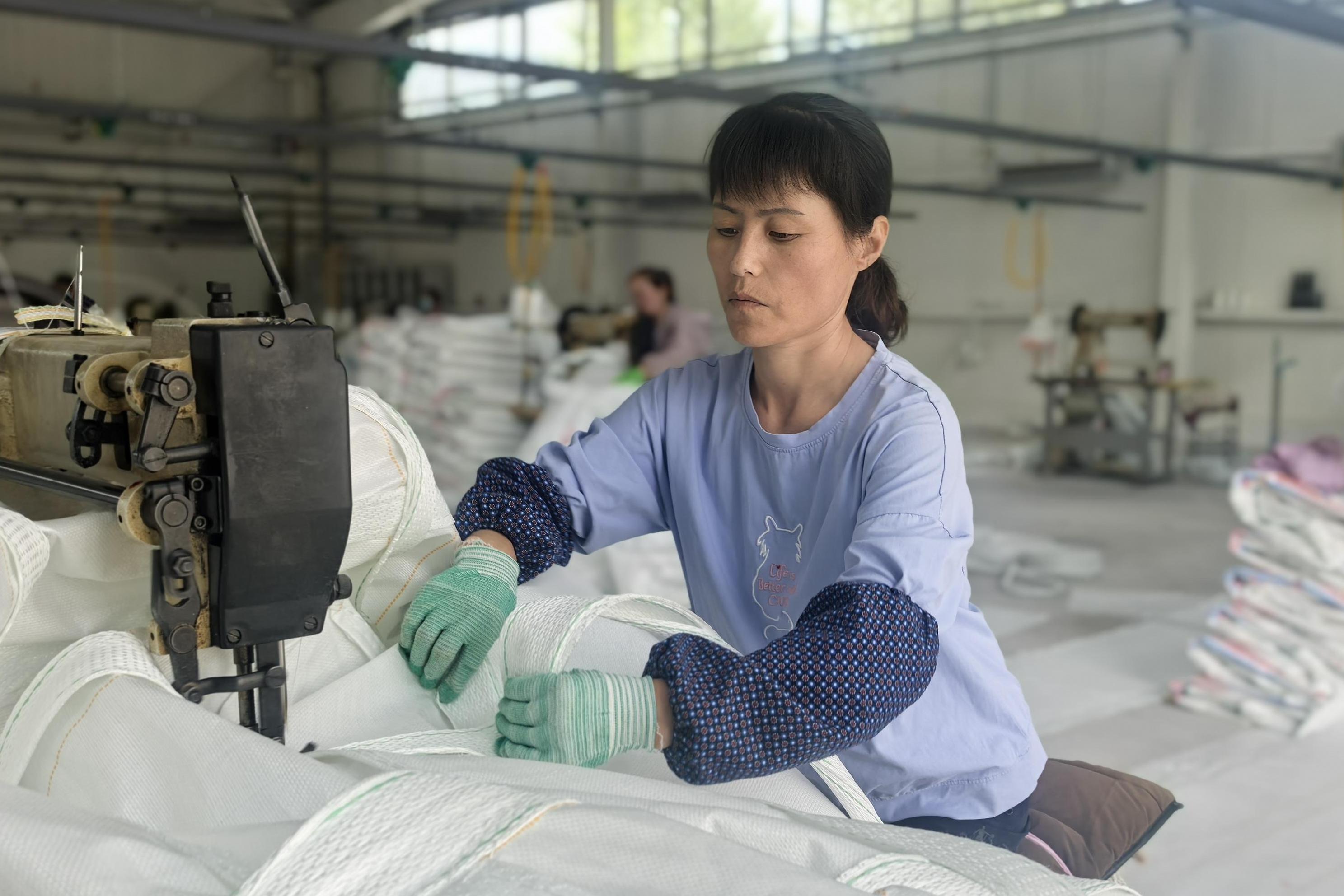 乡村振兴在青海｜藏在新型社区里的车间