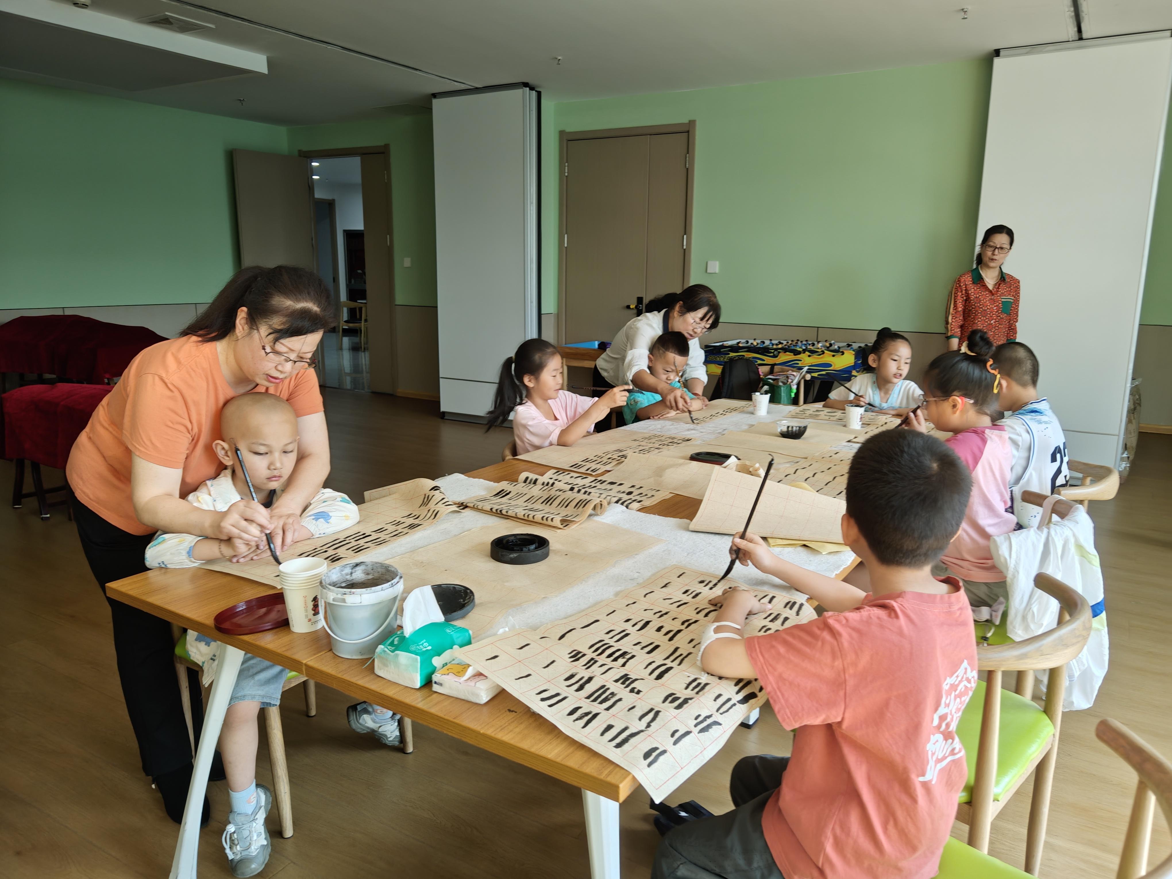 西宁：“七彩公益课堂” 点亮缤纷假日