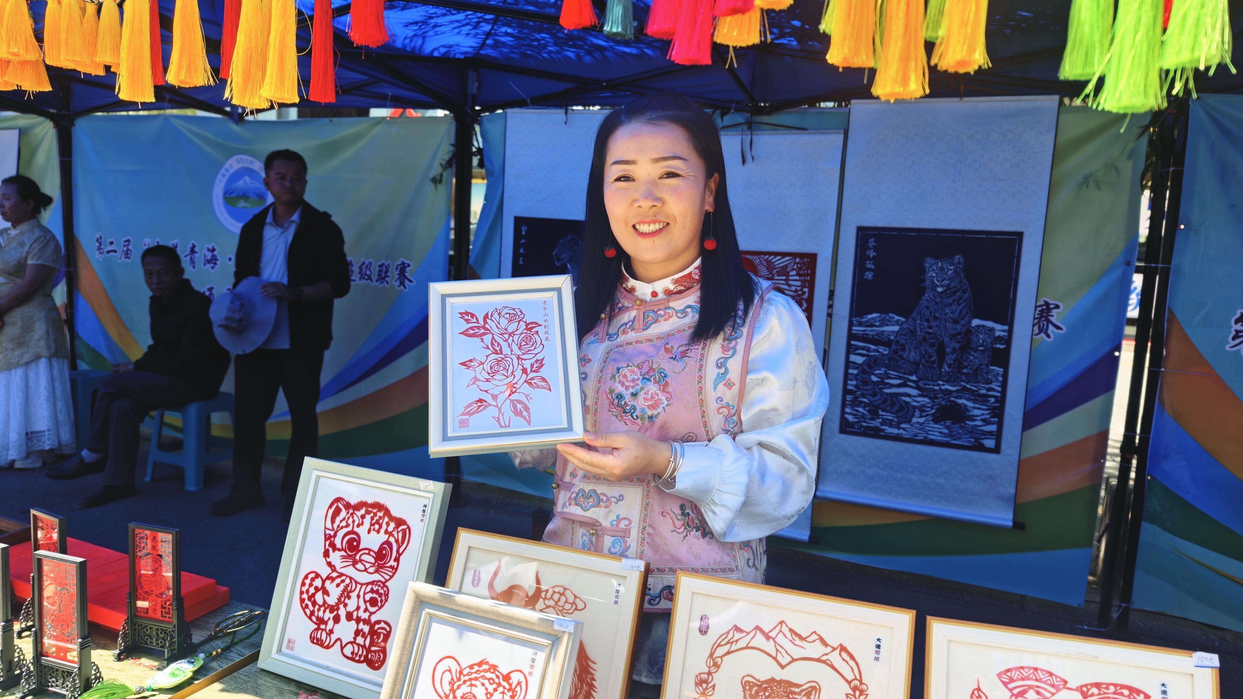 大美青海·高原足球 |场外开心逛展 场内你攻我守