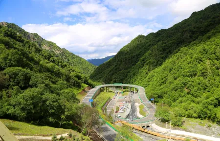 山川锦绣，七彩互助迎客来