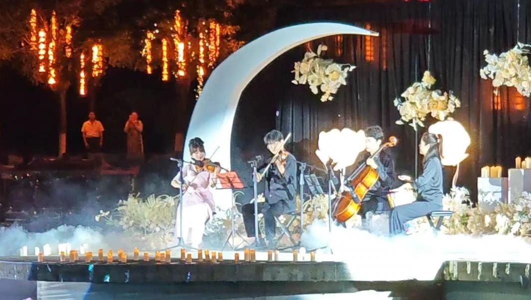 海东市黄河诗会“祝福平安”诗歌音乐晚会举办