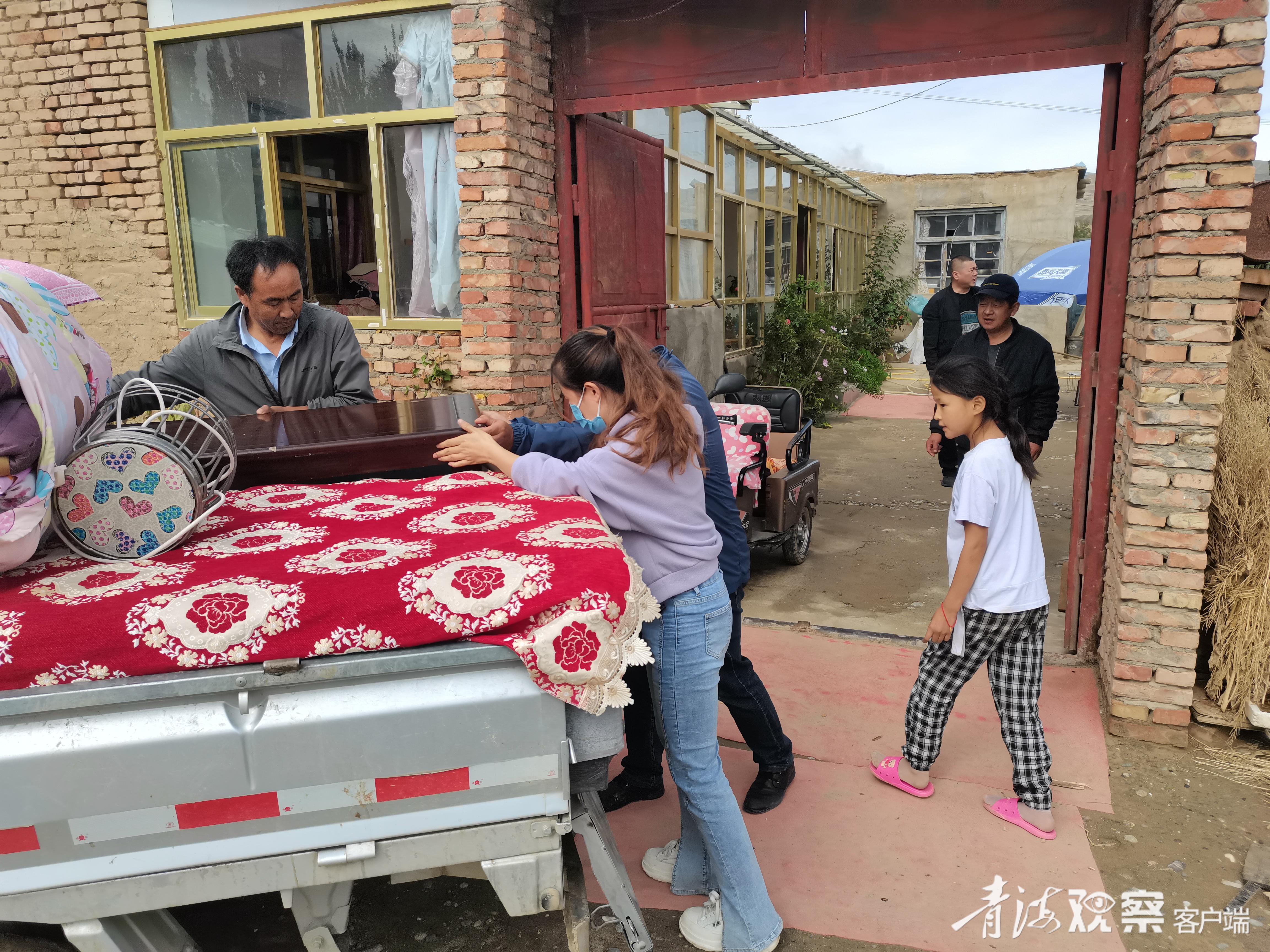 党旗在基层一线高高飘扬｜从质疑声中走来，用实干点亮乡村