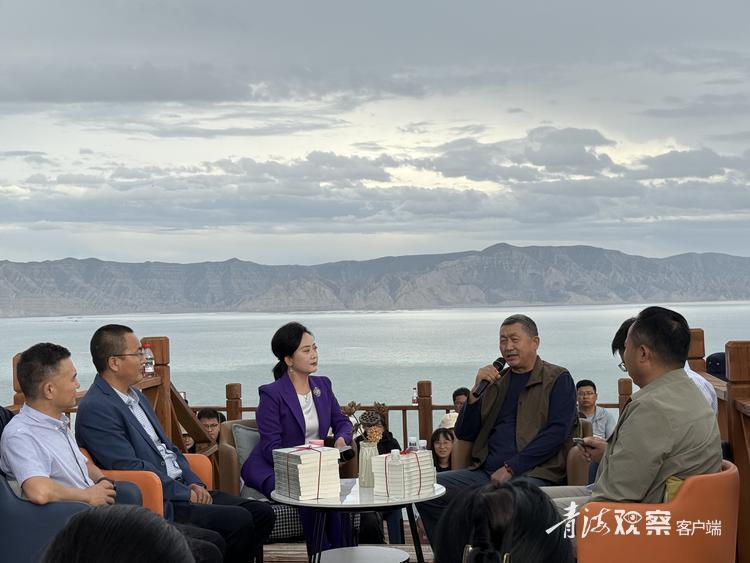 共和县举办“渔火映卷·共沐书香”读书分享会与写生艺术展