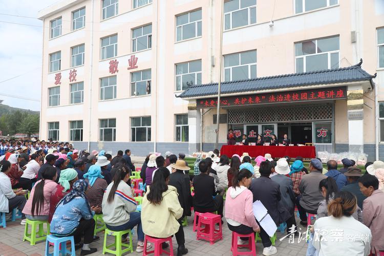 海东市开展“法治进校园”活动