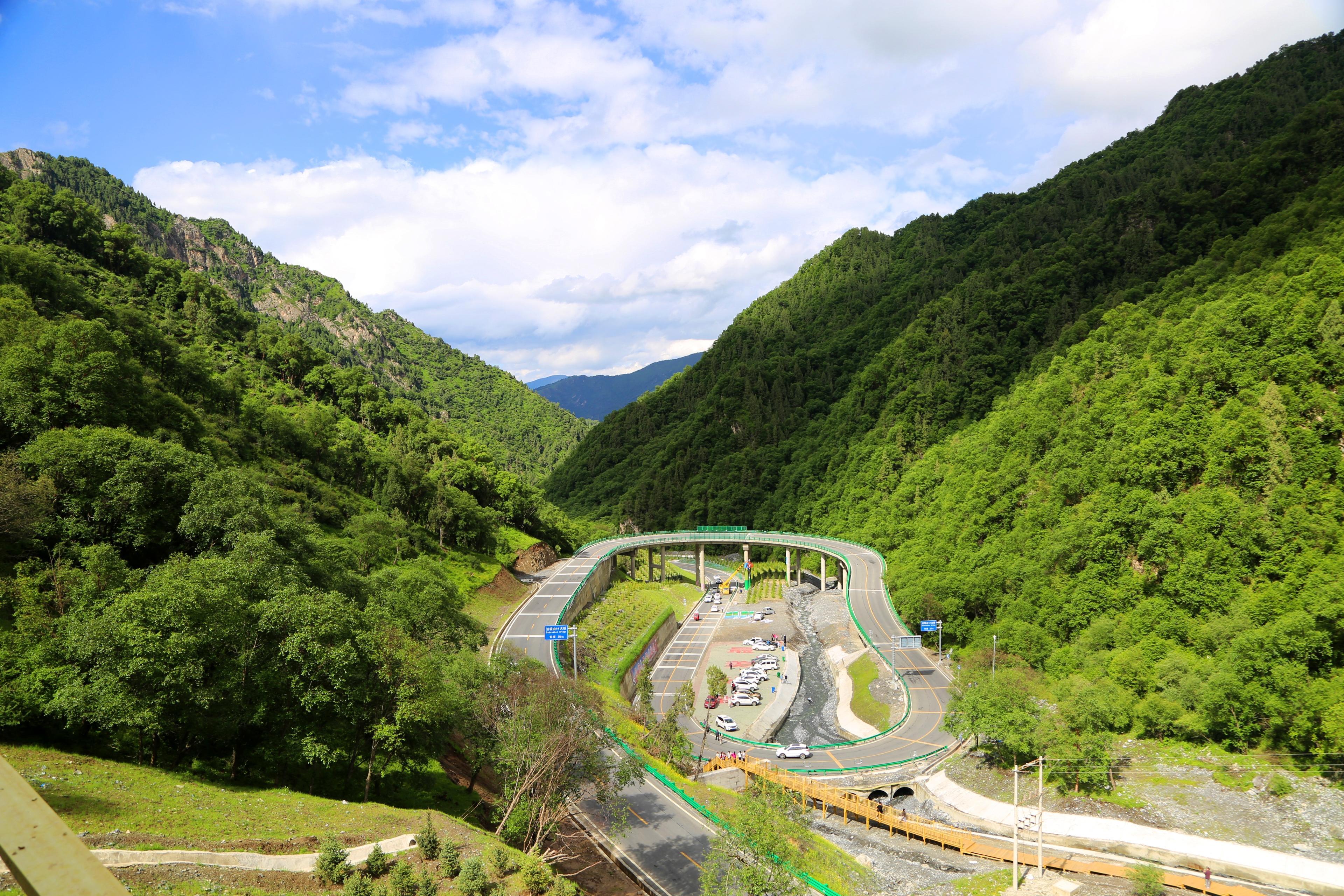 山川锦绣，七彩互助迎客来