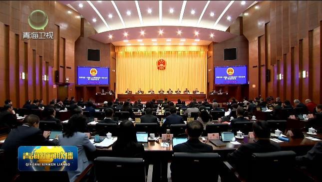 省十四届人大常委会第十五次会议举行 吴晓军主持第一次全体会议